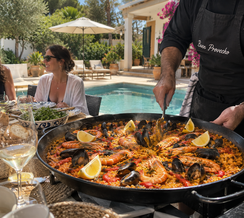 Paella préparée au bord de la piscine